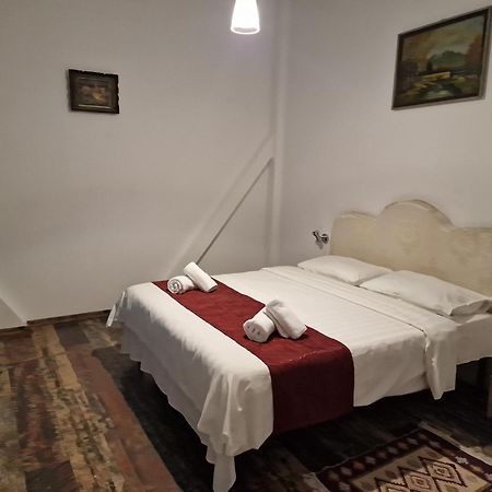 Ullysses Guest House บราชอฟ ภายนอก รูปภาพ